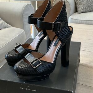 ANN TAYLOR LILIA PLATFORM BKLE PUMP size 6/6.5 Excellent Condition.,Well-made.
